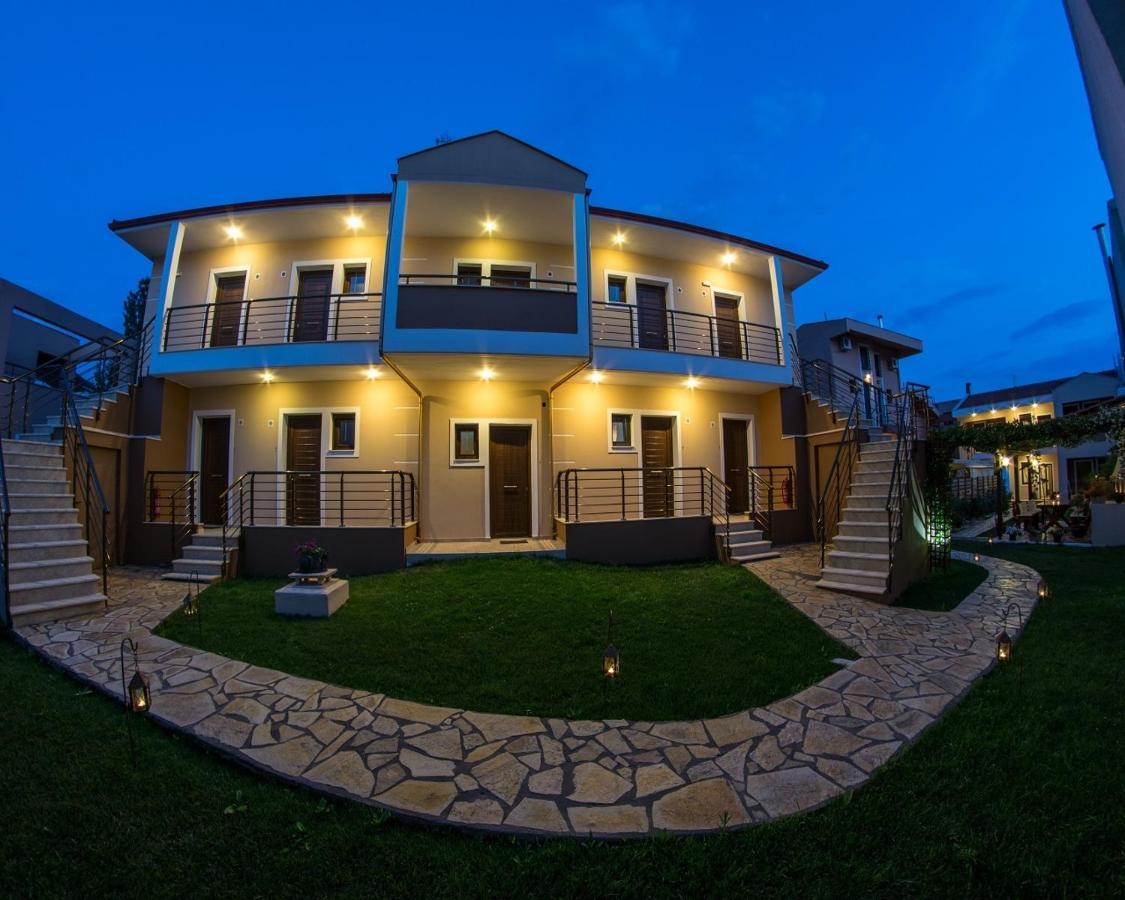 Dafni'S Seaside Luxury Studios Никити Экстерьер фото