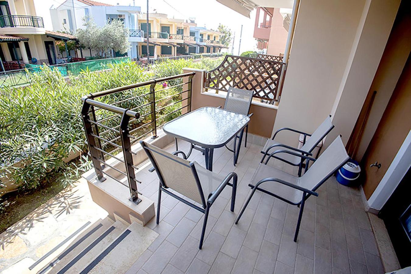 Dafni'S Seaside Luxury Studios Никити Экстерьер фото