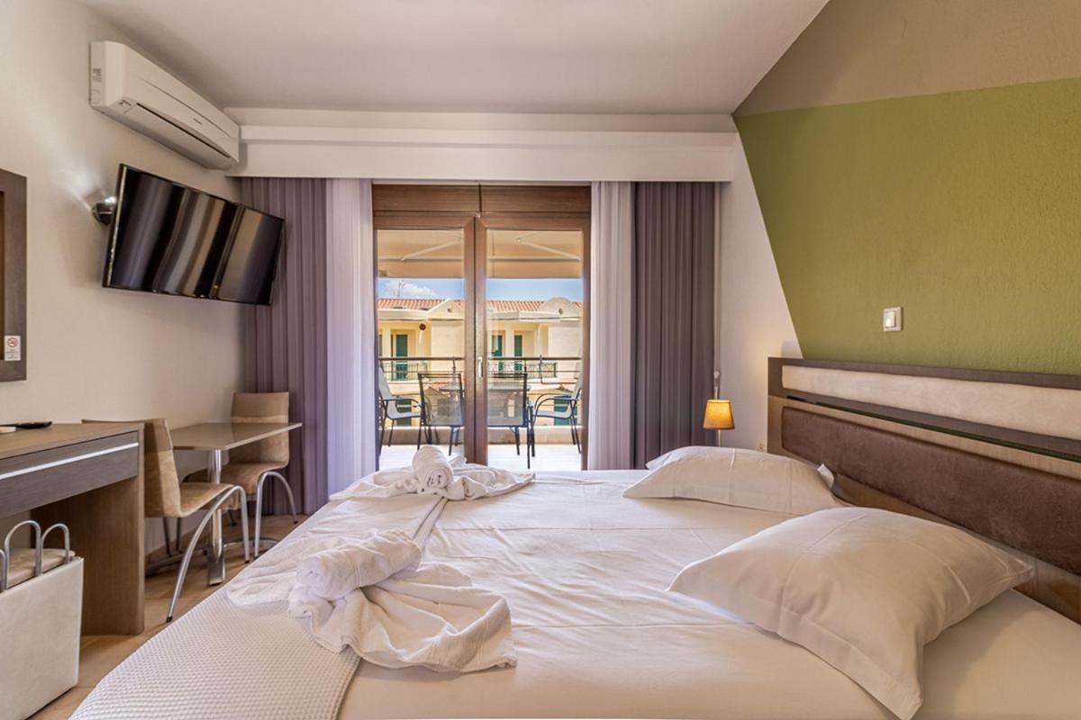 Dafni'S Seaside Luxury Studios Никити Экстерьер фото
