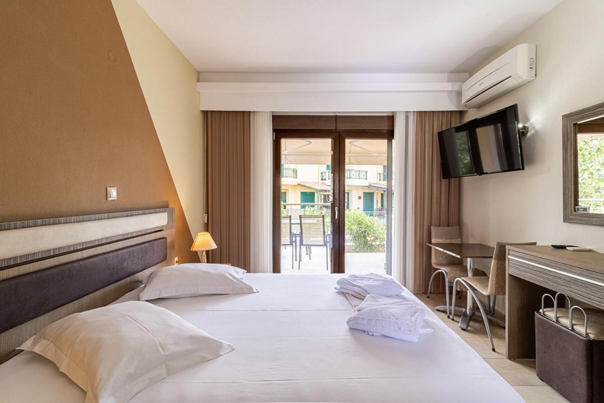 Dafni'S Seaside Luxury Studios Никити Экстерьер фото