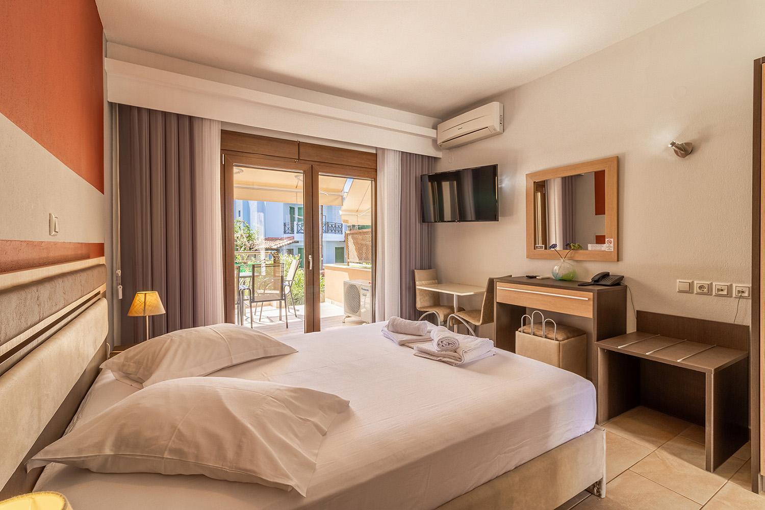 Dafni'S Seaside Luxury Studios Никити Экстерьер фото