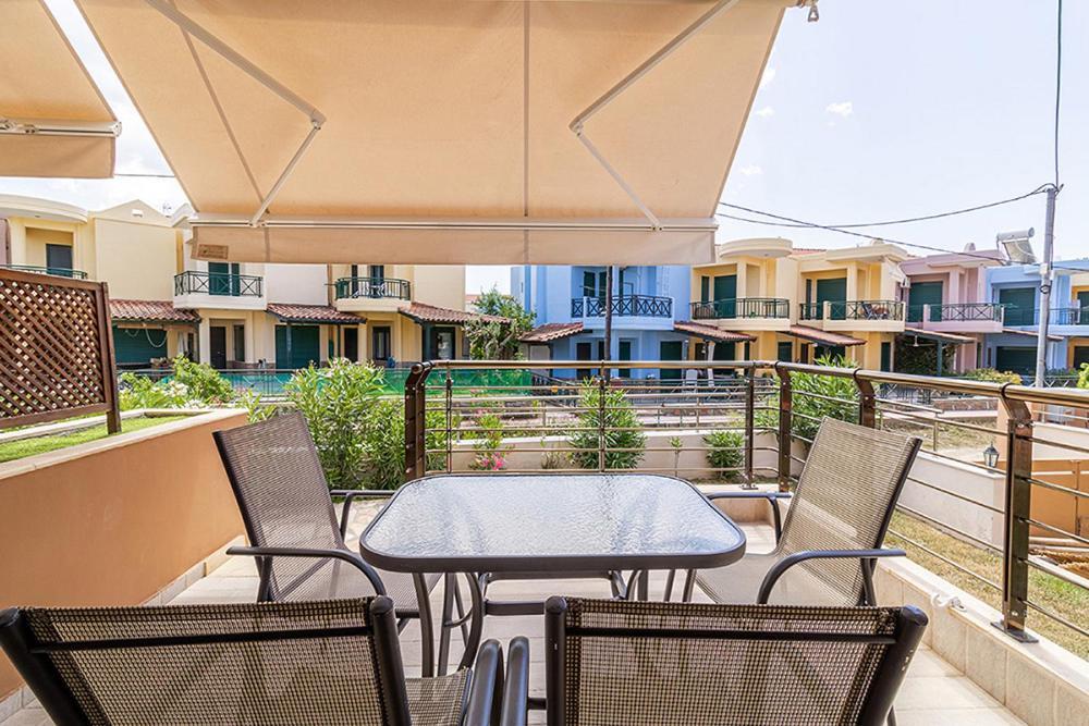 Dafni'S Seaside Luxury Studios Никити Экстерьер фото